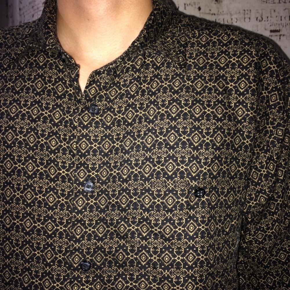 Manhattan M Black w/brown button down collar shirt